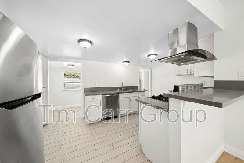 2545 Elden Ave - Photo 4 of 15