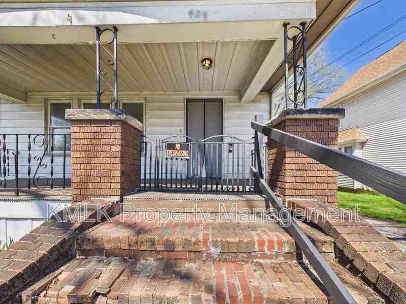 429 Lovisa St - Photo 3 of 25