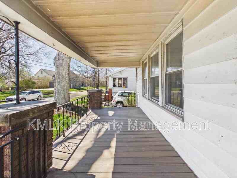 429 Lovisa St - Photo 4 of 25