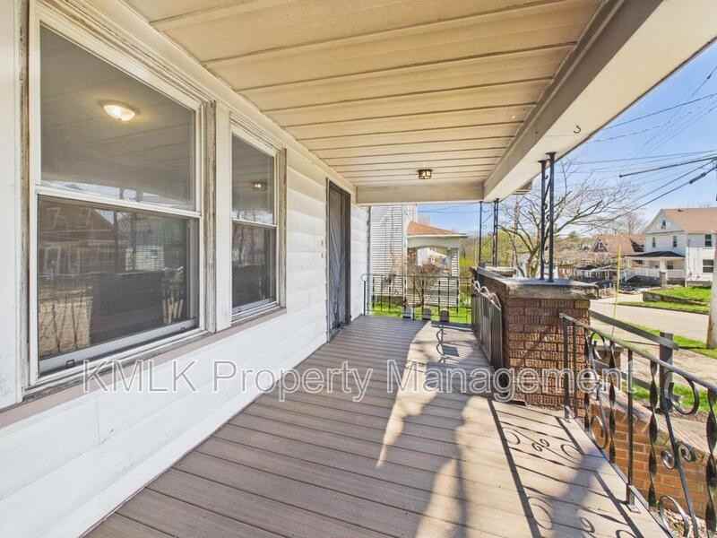 429 Lovisa St - Photo 5 of 25