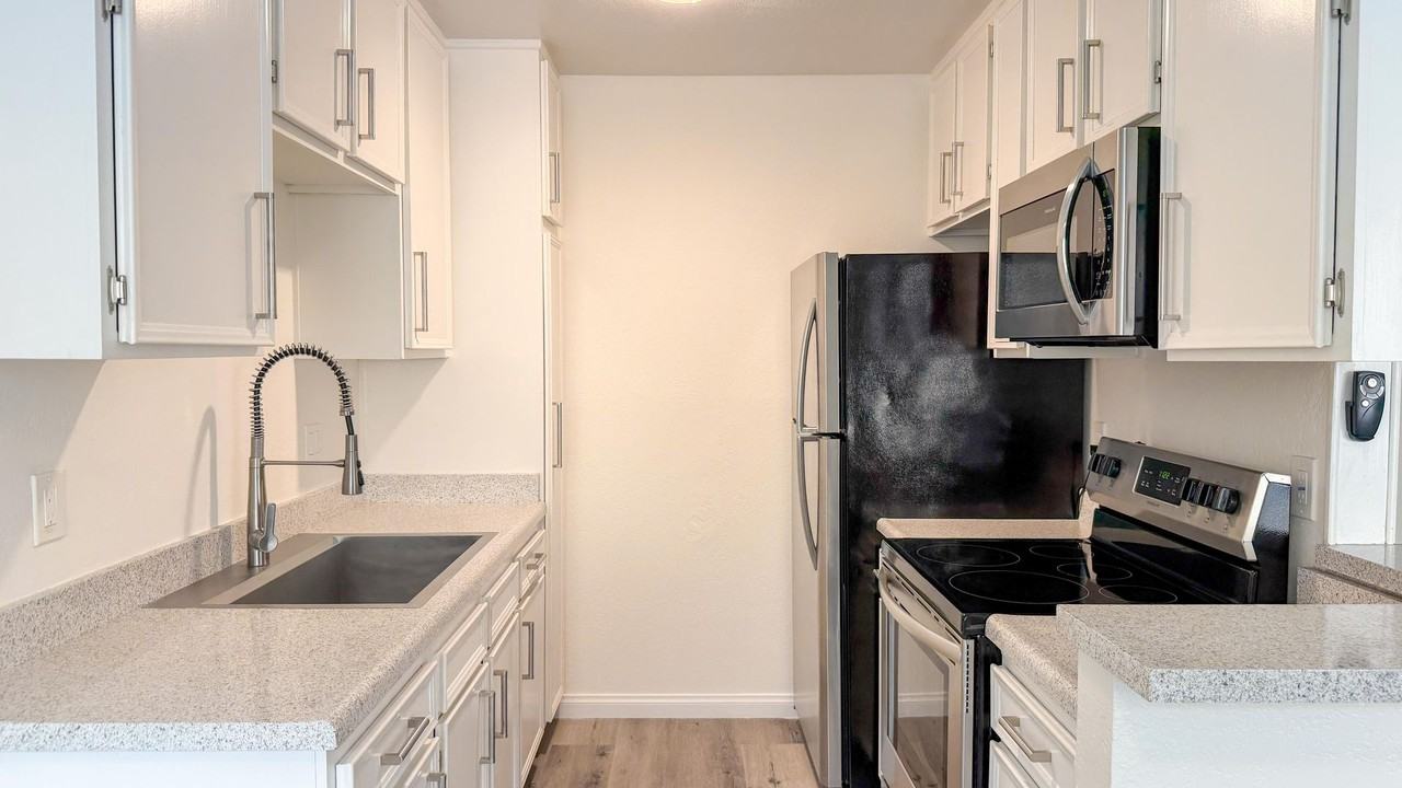 2625 Highland Ave - Photo 5 of 23
