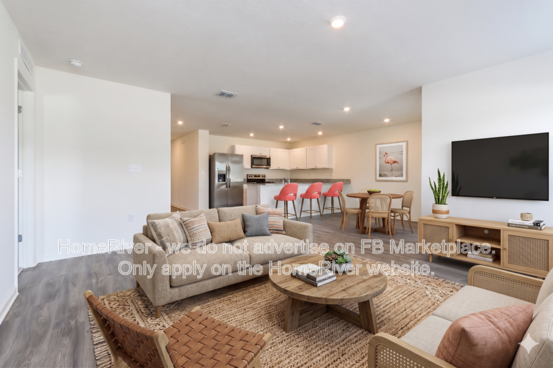 1213 Chester Ave - Photo 2 of 23