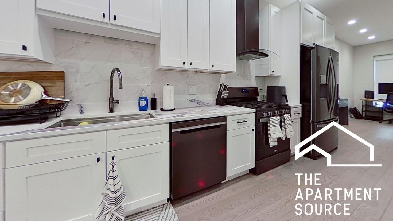 670 N Clark St #3N - Photo 3 of 8