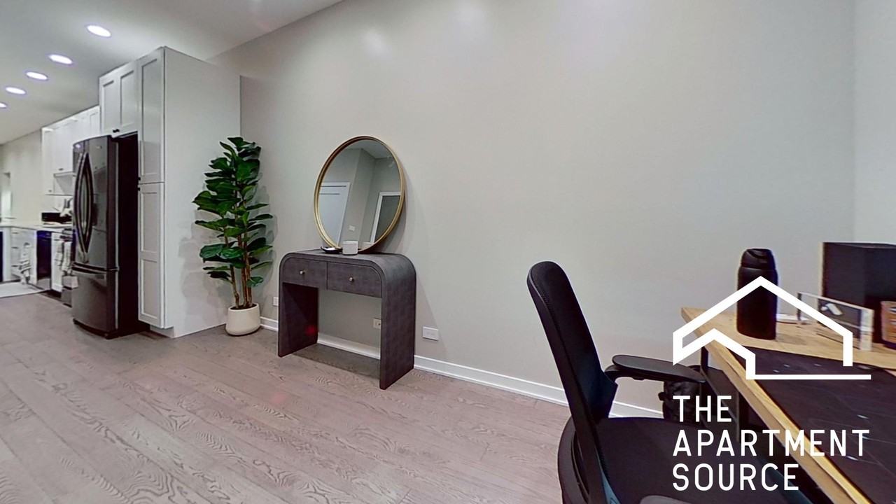 670 N Clark St #3N - Photo 4 of 8