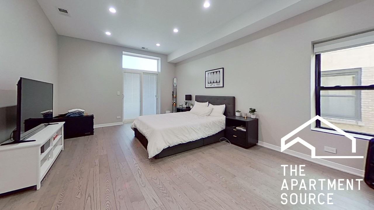 670 N Clark St #3N - Photo 5 of 8
