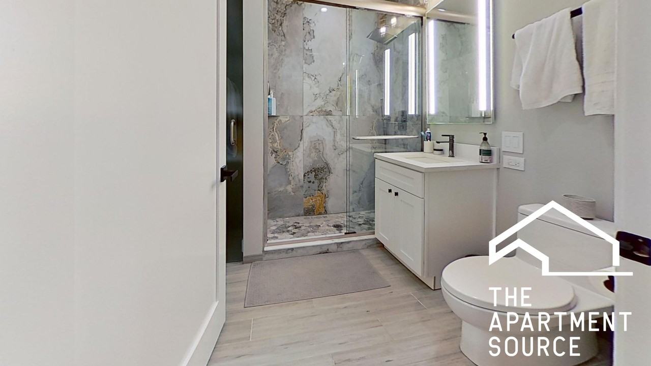 670 N Clark St #3N - Photo 7 of 8