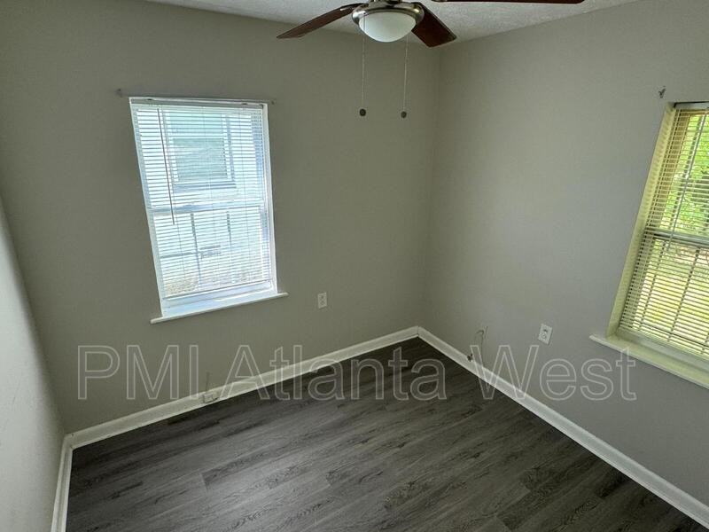 147 Lawton St Sw - Photo 4 of 5