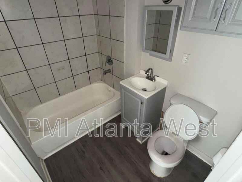 147 Lawton St Sw - Photo 5 of 5