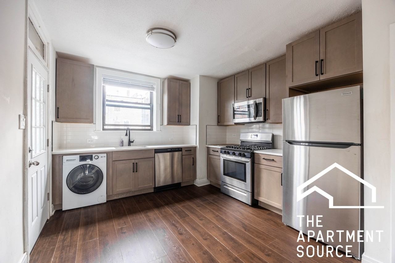5509 N Lincoln Ave #2S