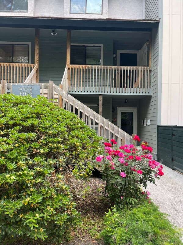 1161 Shadow Lake Cir #E - Photo 2 of 28