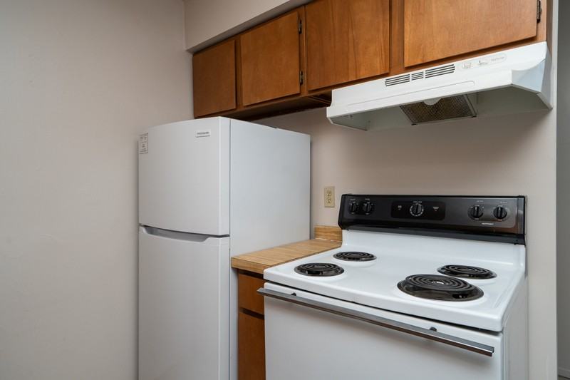 413 W 14th St - Photo 3 of 8