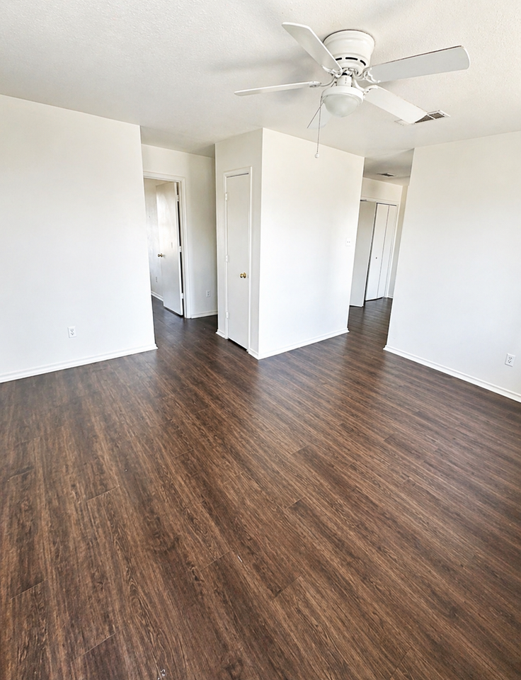 1501 Benttree Dr #D - Photo 3 of 11