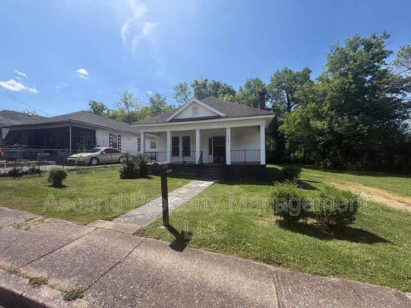 2104 Laura St - Photo 2 of 9