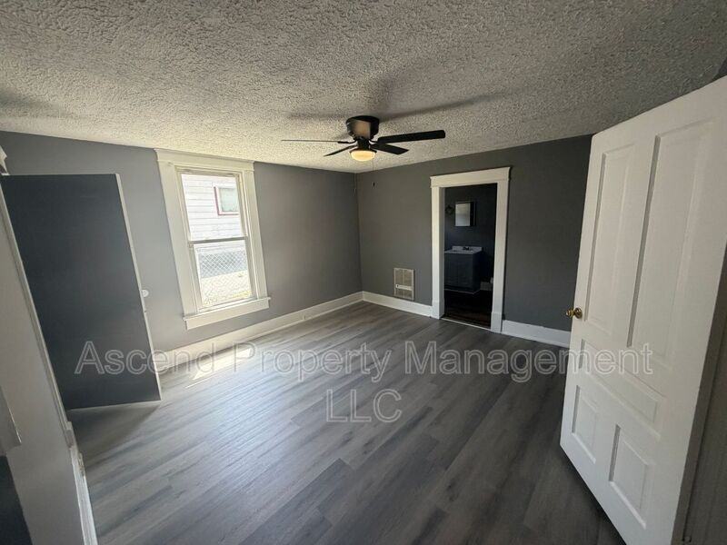 2104 Laura St - Photo 6 of 9
