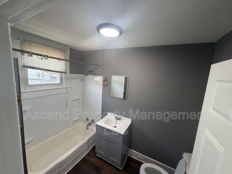 2104 Laura St - Photo 7 of 9