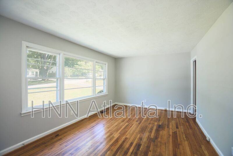 1970 Sumter St Nw - Photo 4 of 12