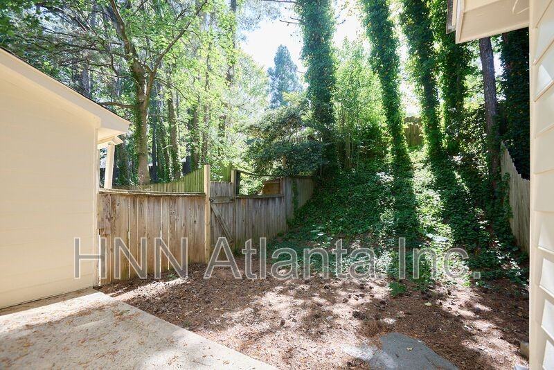 5646 Executive Way - Photo 2 of 12