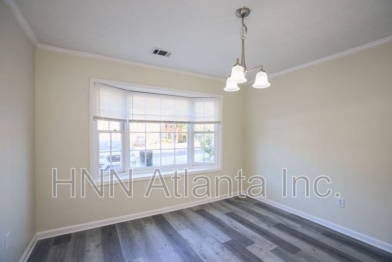 5646 Executive Way - Photo 3 of 12