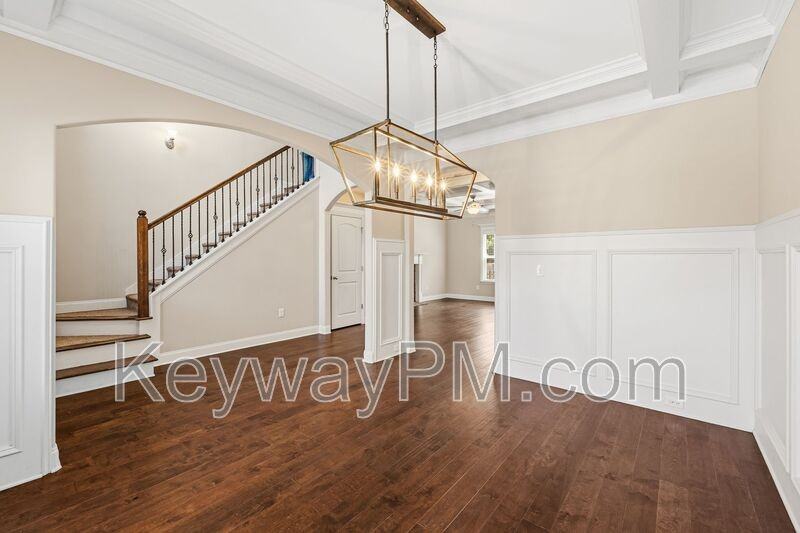 688 Tree Top Trl - Photo 6 of 36