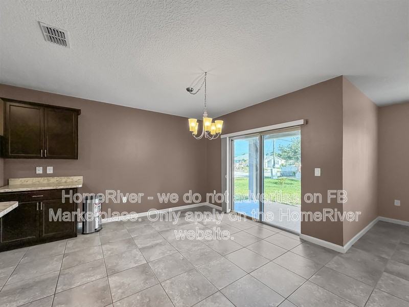 1402 Sw Crest Ave - Photo 3 of 21