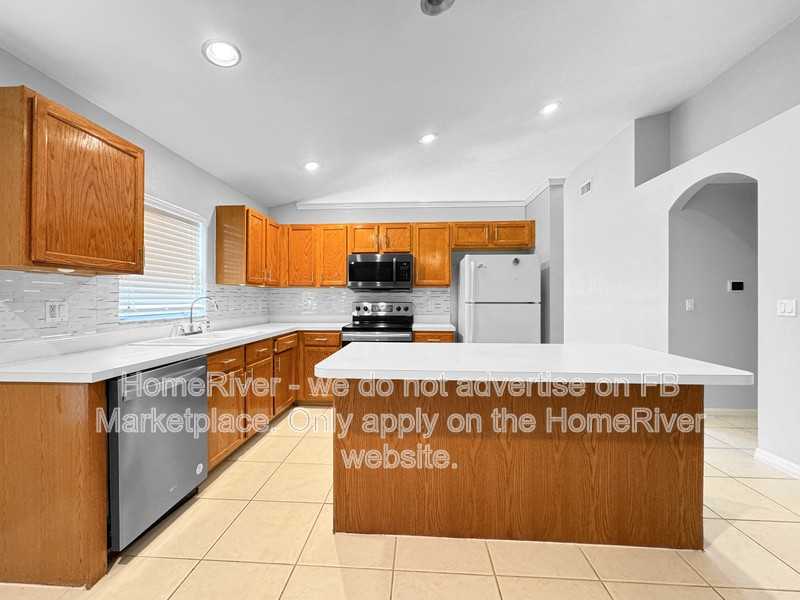 1762 Holton Rd - Photo 2 of 21