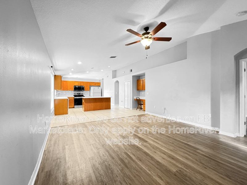 1762 Holton Rd - Photo 4 of 21