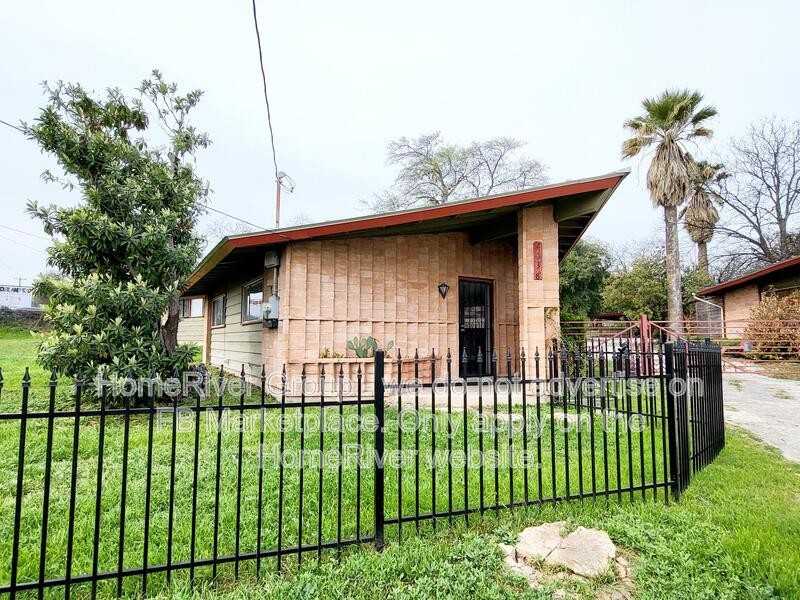 2038 Bandera Rd - Photo 5 of 15