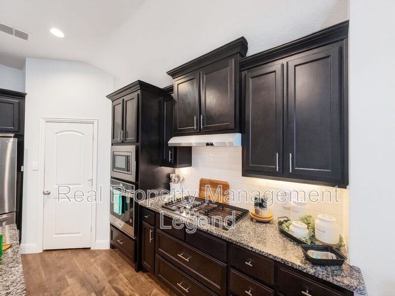 417 Cooper St - Photo 5 of 17