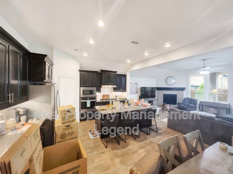 417 Cooper St - Photo 7 of 17