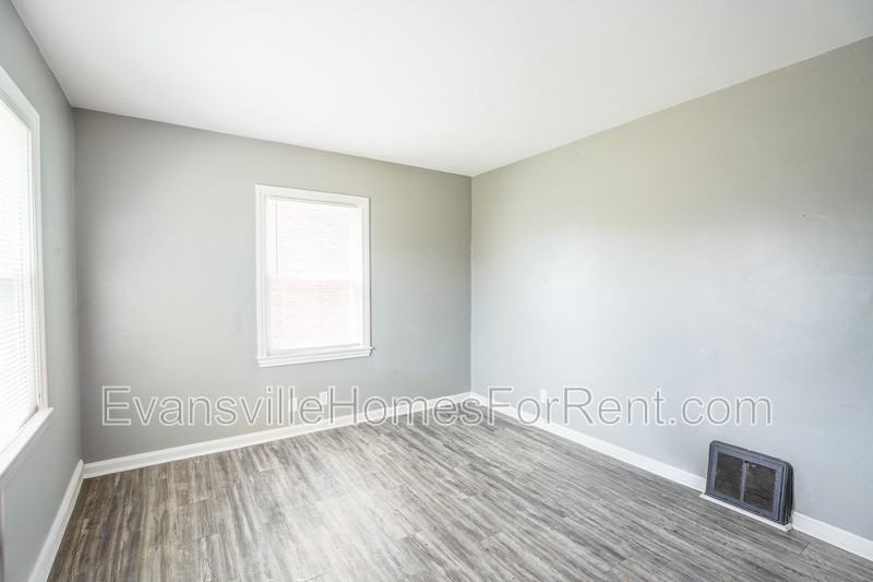 1112 Bellemeade Ave - Photo 3 of 17
