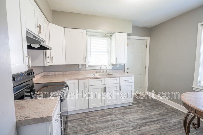 1112 Bellemeade Ave - Photo 4 of 17