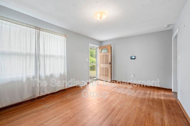 7673 Barclay Ave - Photo 2 of 18