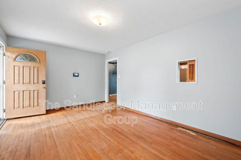 7673 Barclay Ave - Photo 3 of 18