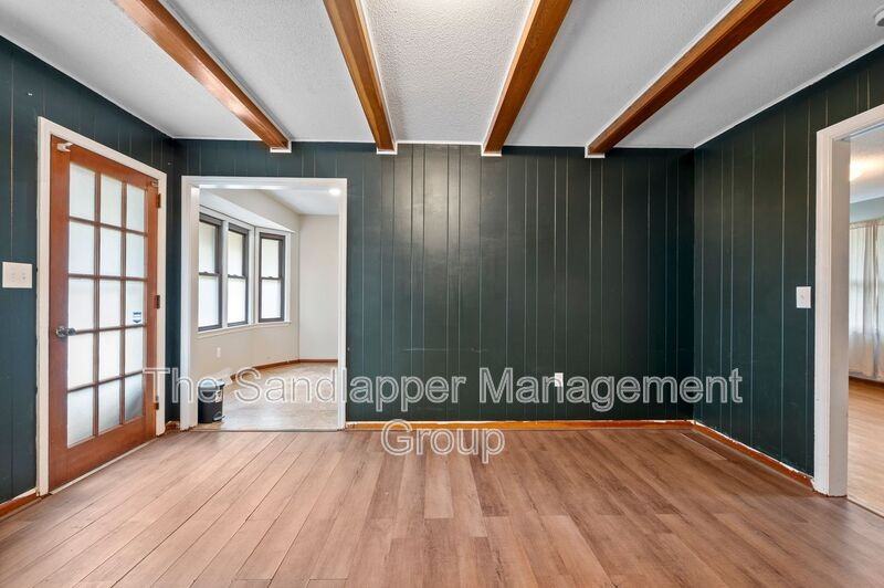 7673 Barclay Ave - Photo 5 of 18