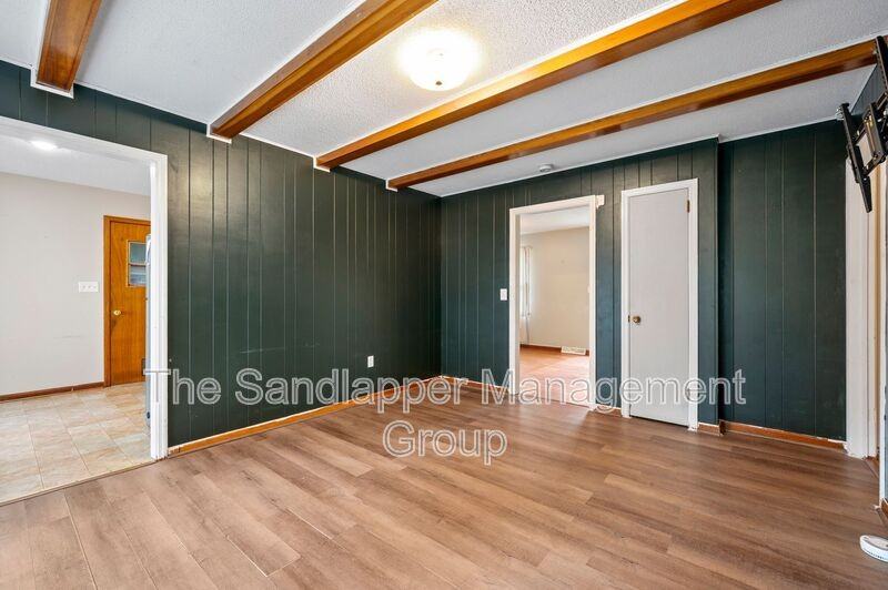 7673 Barclay Ave - Photo 6 of 18