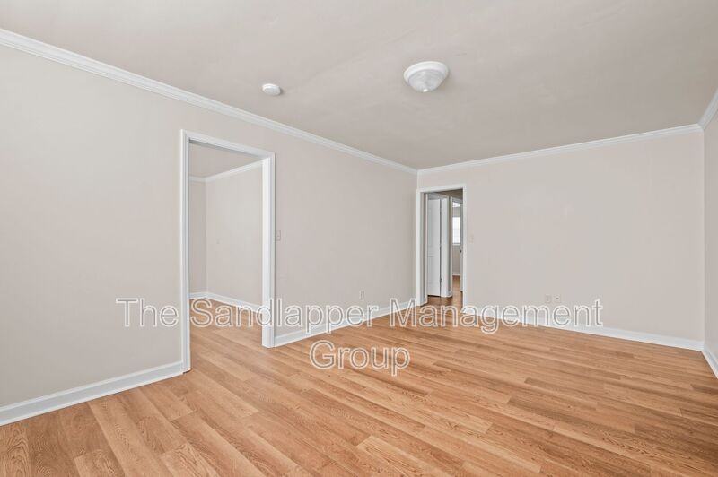 2214 Van Buren Ave #B - Photo 2 of 9
