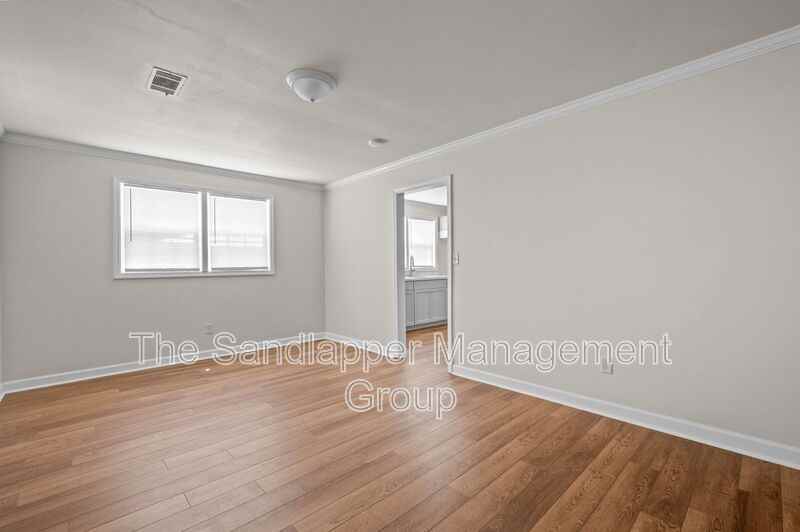 2214 Van Buren Ave #B - Photo 3 of 9
