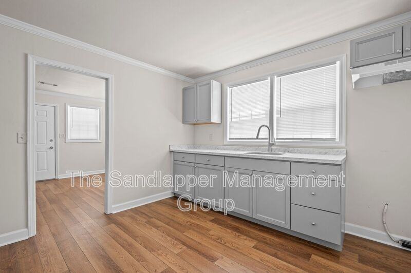 2214 Van Buren Ave #B - Photo 4 of 9