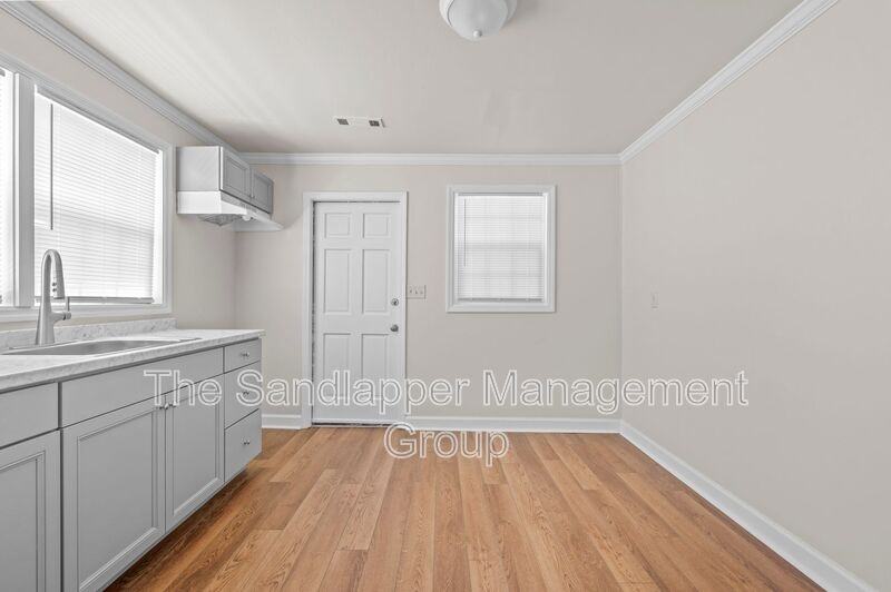 2214 Van Buren Ave #B - Photo 5 of 9