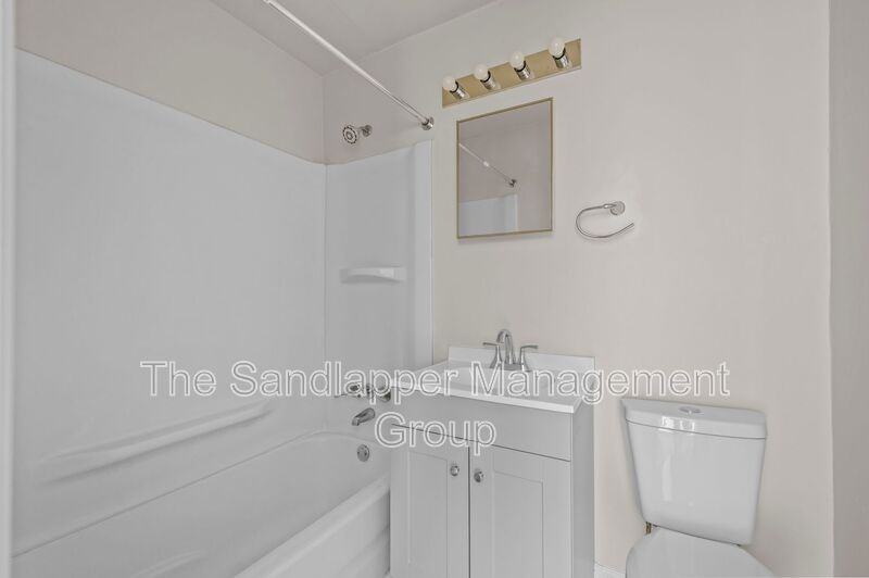 2214 Van Buren Ave #B - Photo 6 of 9
