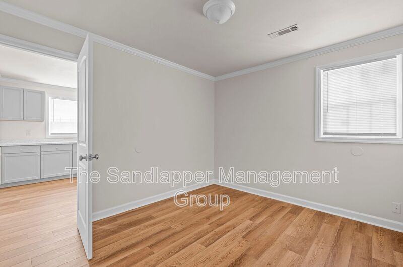 2214 Van Buren Ave #B - Photo 7 of 9