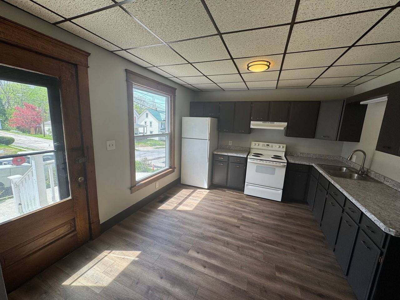 549 Pine Street - Photo 2 of 16