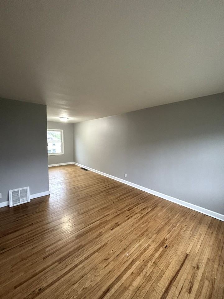 1272 W Mullan Ave - Photo 2 of 7