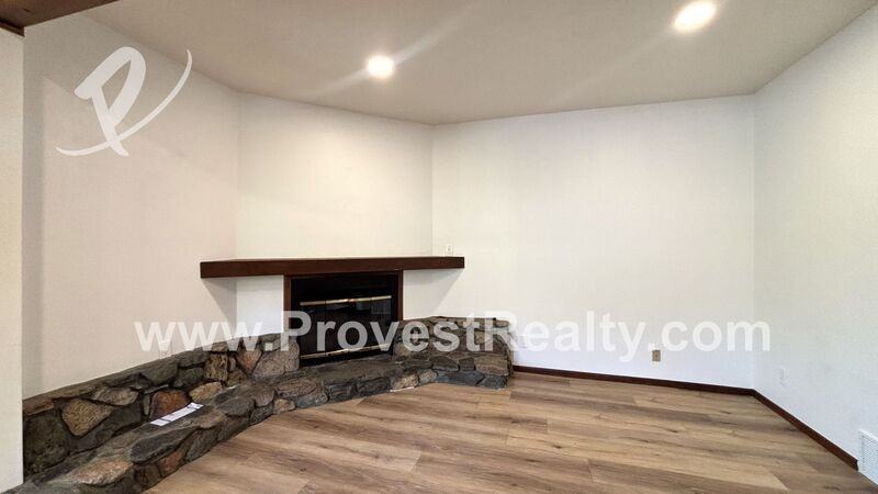 6078 Spruce St #C - Photo 7 of 41