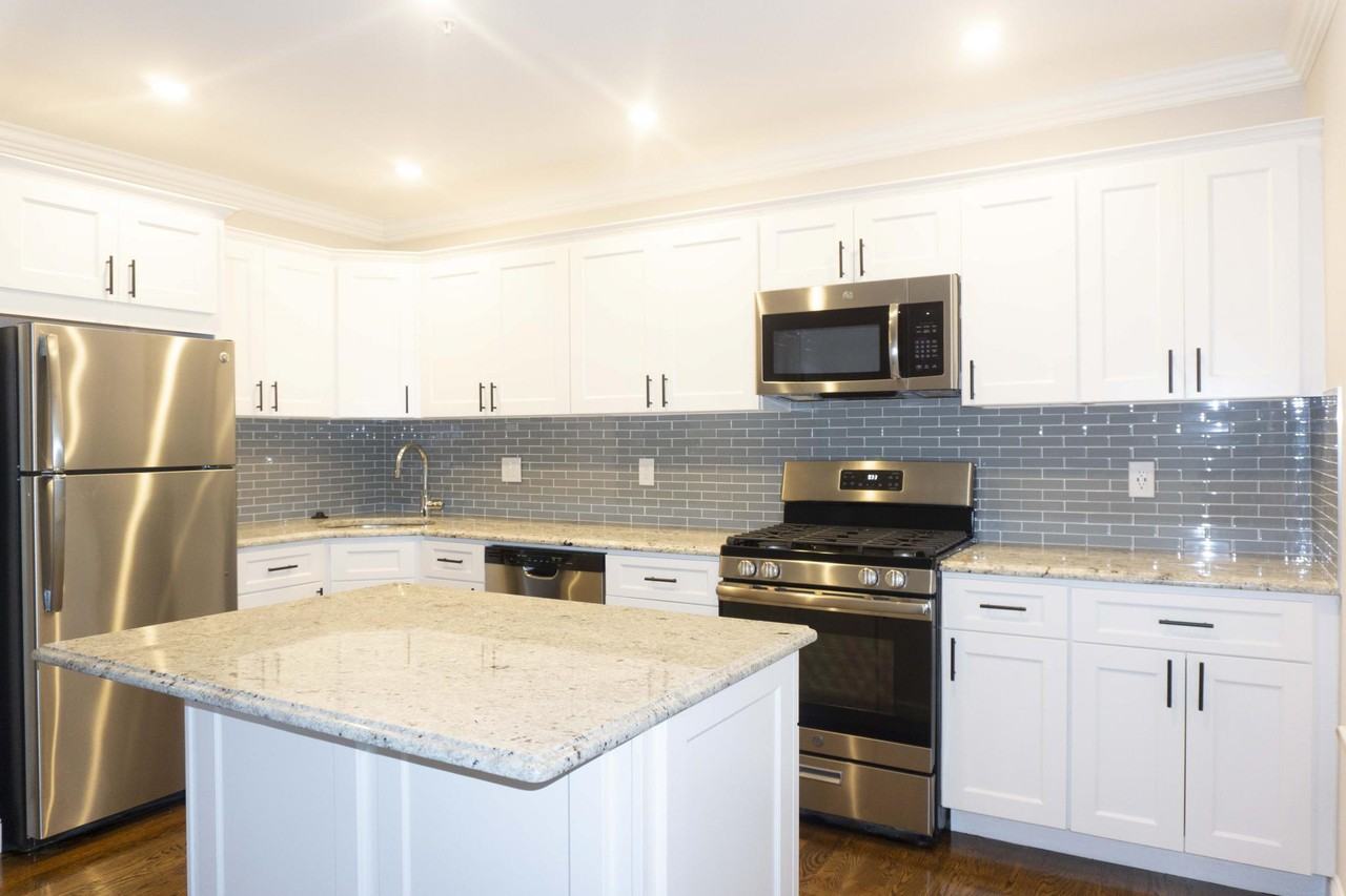 8 Nira Ave #3 - Photo 2 of 16