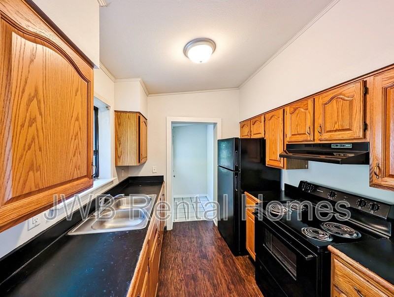 2050 Monteau Dr - Photo 2 of 14