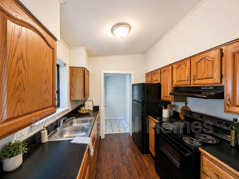 2050 Monteau Dr - Photo 3 of 14