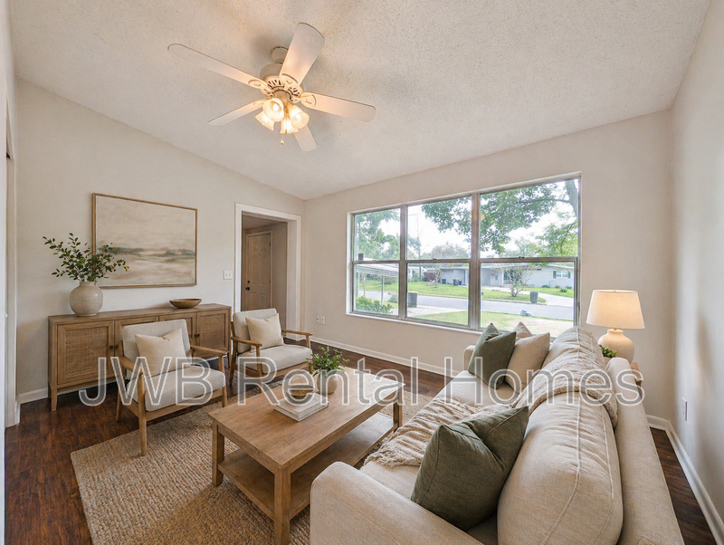 2050 Monteau Dr - Photo 7 of 14