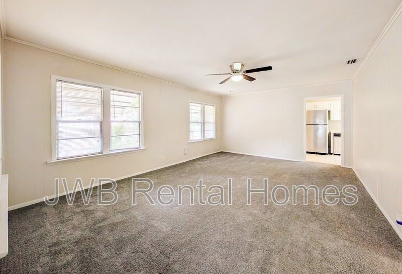 1210 Rensselaer Ave - Photo 4 of 15