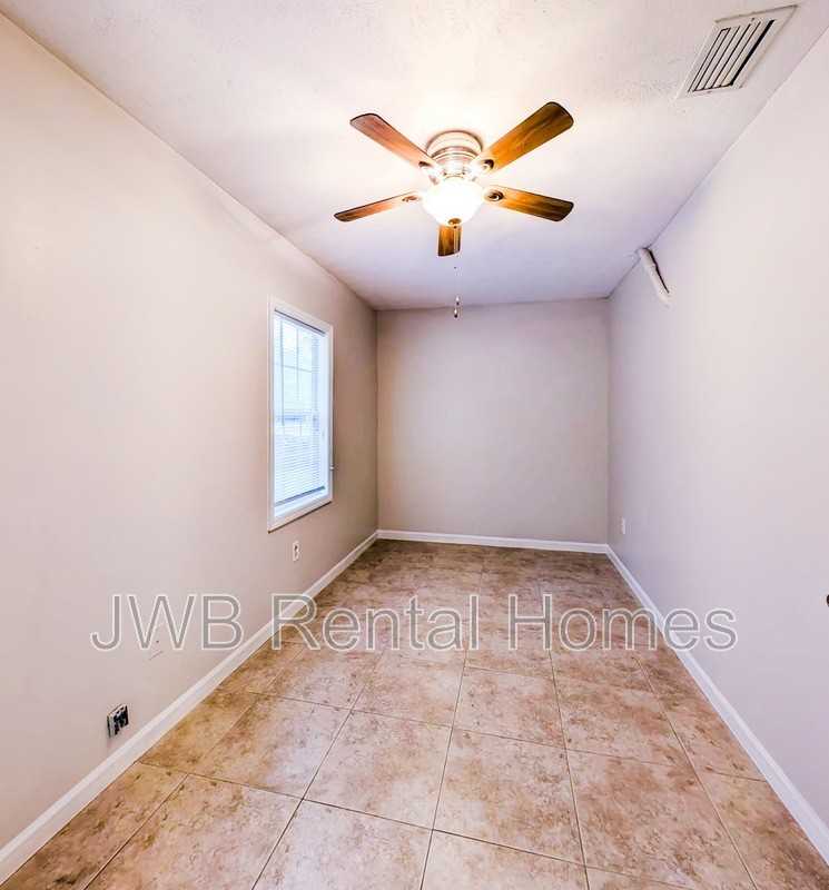 1210 Rensselaer Ave - Photo 6 of 15